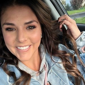 Meet your Posher, Stephanie